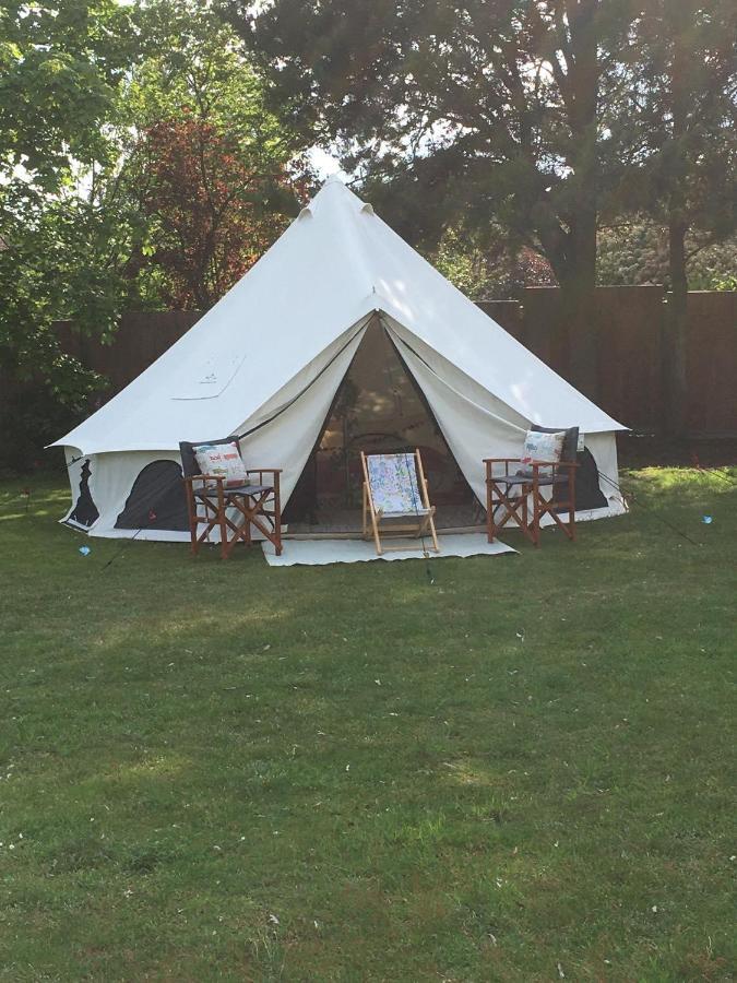 Hotel Eva Lily Woodhall Spa Esterno foto