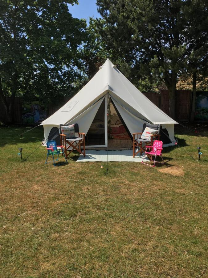 Hotel Eva Lily Woodhall Spa Esterno foto